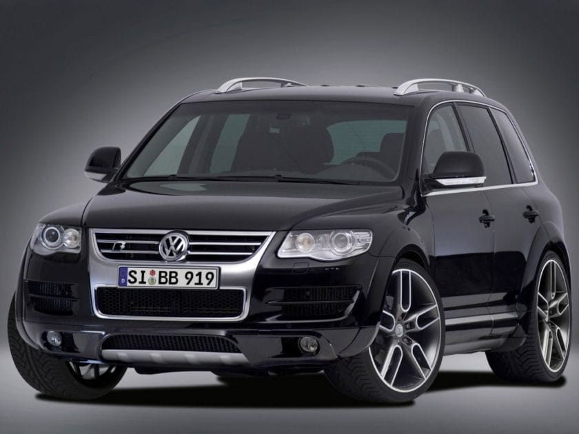 VOLKSWAGEN TOUAREG Detalii faruri montate din fabrică includ halogenuri H7 / H9 și faruri bi-xenon D1S / H7 realizate de Hella. 