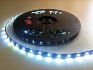 Banda led alba 60 leduri 3528/metru, 24V, rezistenta la apa, la rola de 5 metri BL60SMD-24V-ALB